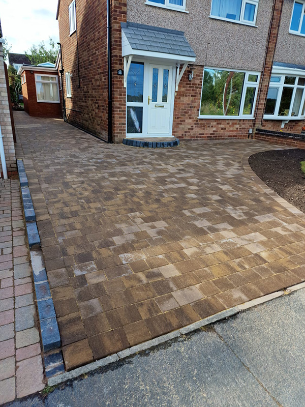 Block paved drive with curved edge